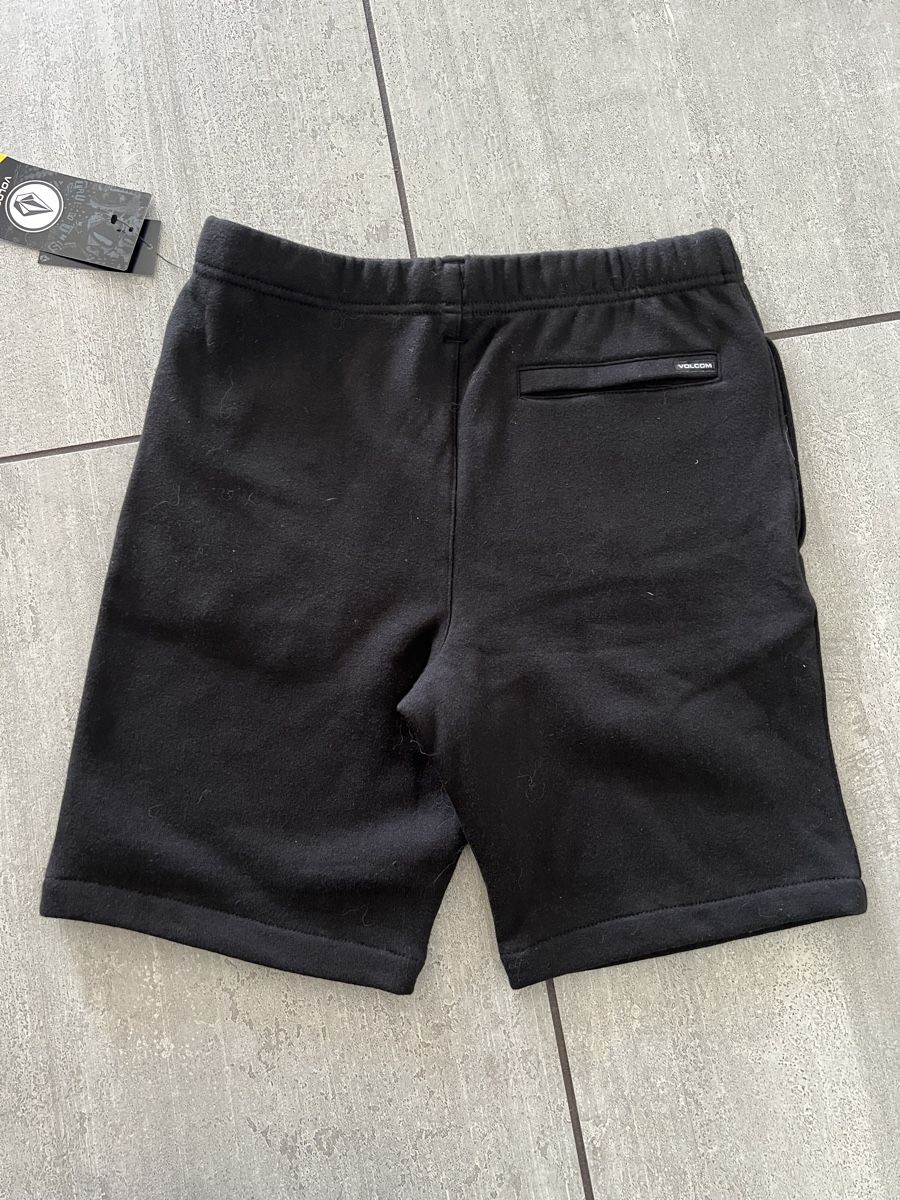 Volcom Lotti di vestiti: Ensemble short et T-shirt Volcom – Nuovo e nell'imballaggio originale da Gland venduto da choupon 3