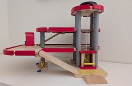 Plan Toys Holzspielzeug Parkhaus, stabil und gut erhalten