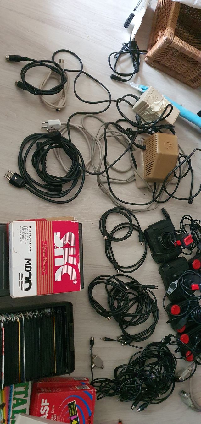 Commodore PC: Commodore 64 Zubehoer Konvolut gute Zustand – Usato da Muri AG venduto da Jeromia 3