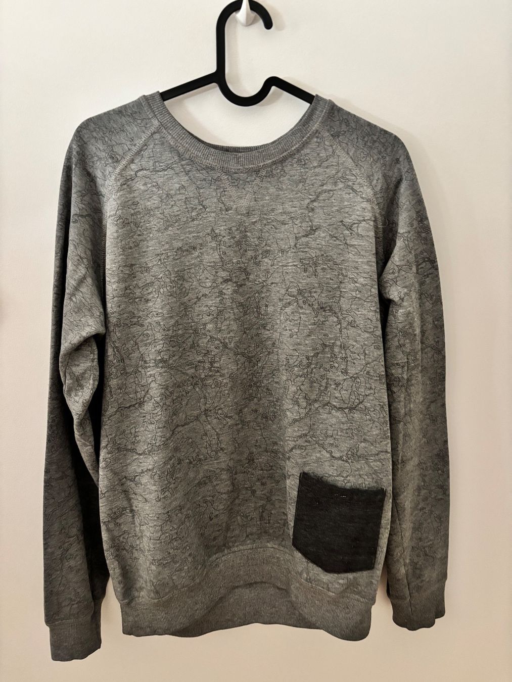 Maglioni & Felpe: Sweatshirt gris motif cartographique taille M – Usato da Bulle venduto da lfr_gfx8