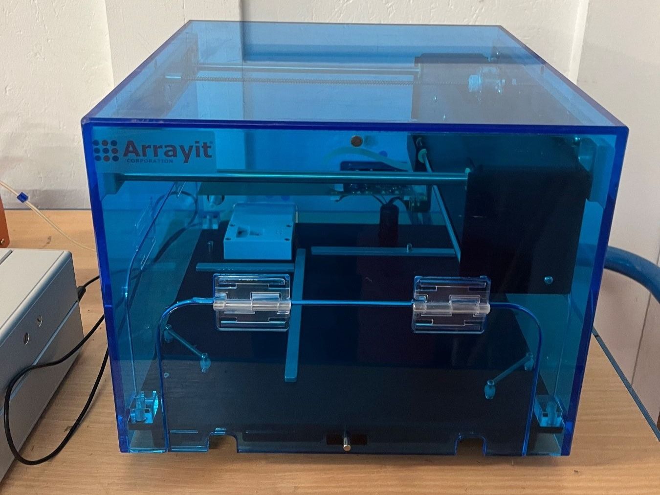 Accessori da laboratorio: Arrayit SpotBot® 3 Personal Desktop Arrayer – Usato da Niederdorf venduto da LeptonAG_Labor 2