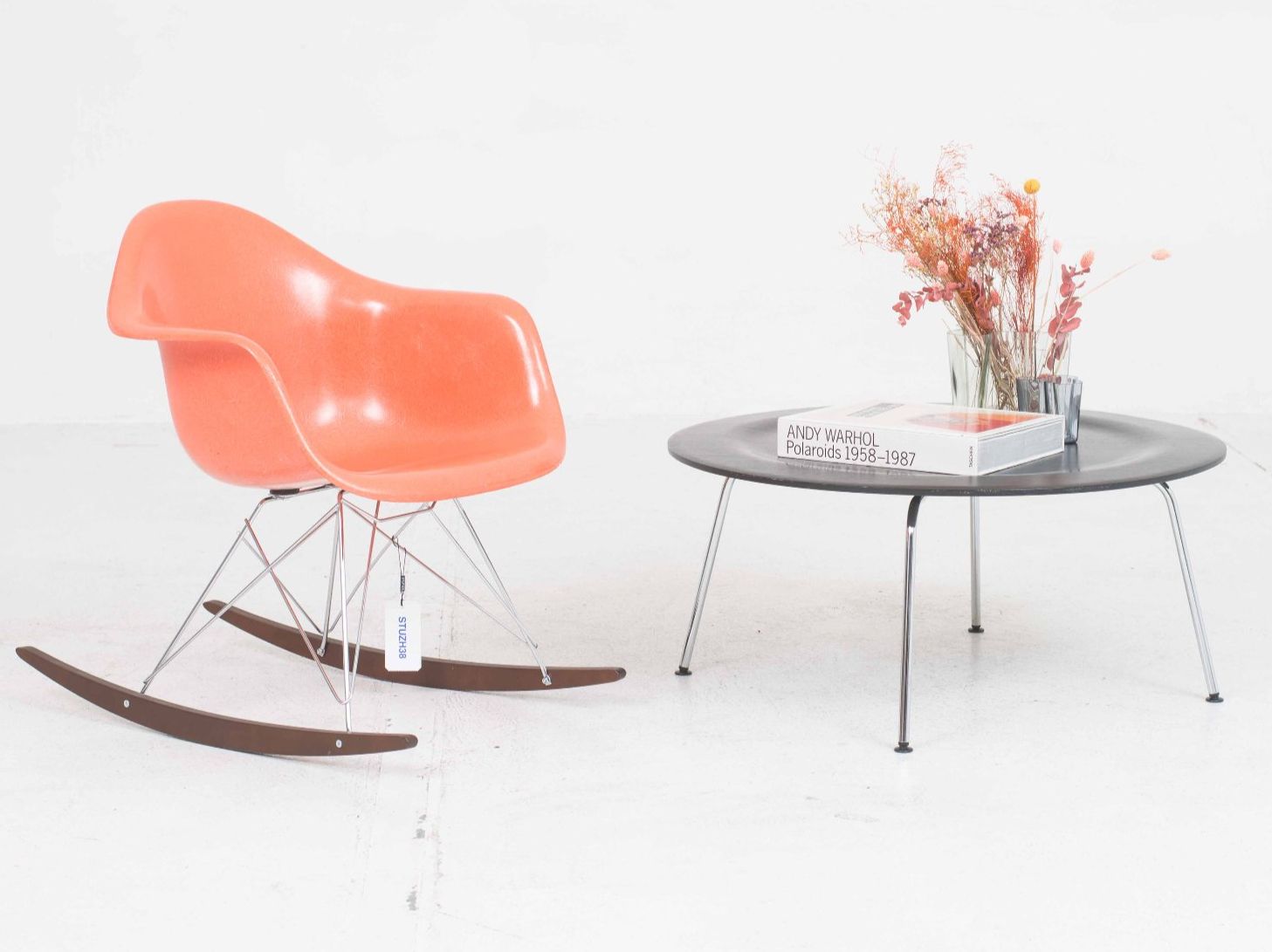 Vitra Tables: Vitra CTM Couchtisch von Charles & Ray Eames – D'occasion à Zürich par STUZH38