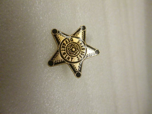 Spille & Fermagli: Sheriff's Department - PINS – Usato da Pambio Noranco venduto da Pol69