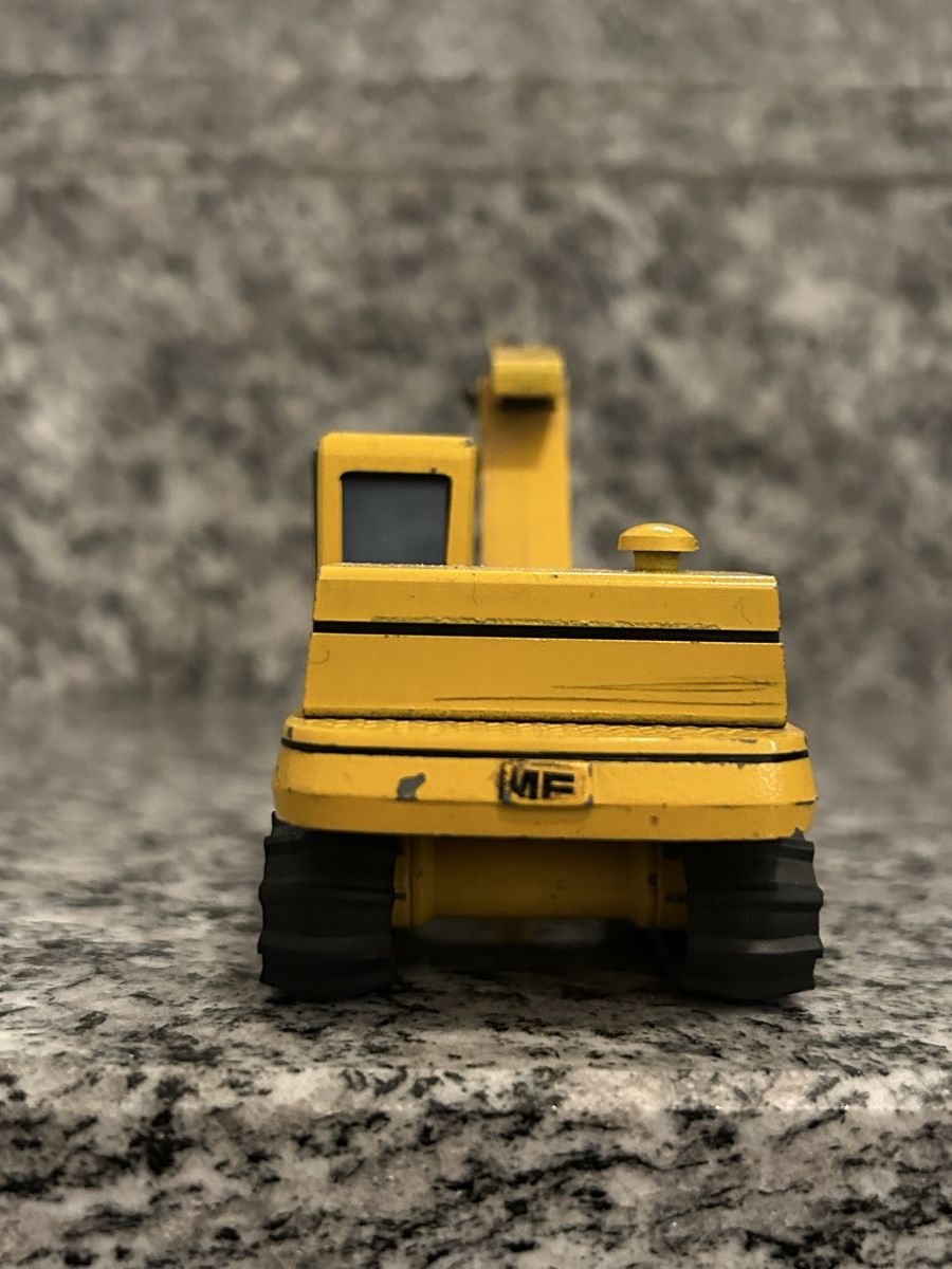 Kits de montage: MF Raupenbagger, 1:50 , NZG – D'occasion à Horw par Tigercat635 1