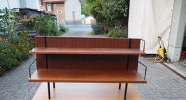 Niedriges freistehendes Vintage-Regal aus Holz und Metall