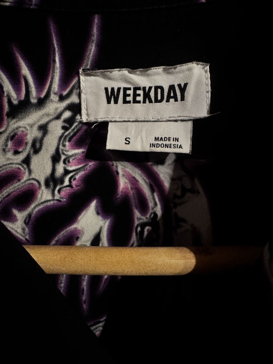 Weekday Camicie: Kurzarmhemd Weekday Drachenmuster schwarz Grösse S – Nuovo (secondo la descrizione) da Beinwil am See venduto da Tas. 2