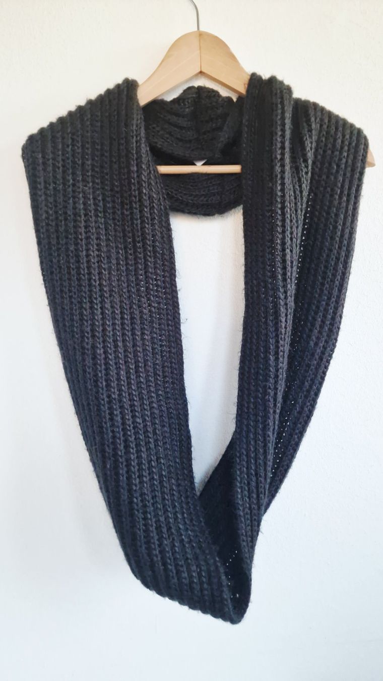 Foulards, Tücher & Schals: Damen Loop Schal von Replace ca. 72cm x 30cm Schwarz – Gebraucht aus Hallau von CHACLA 1
