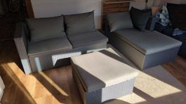 Gartensofa Set grau mit Polstern und Hocker