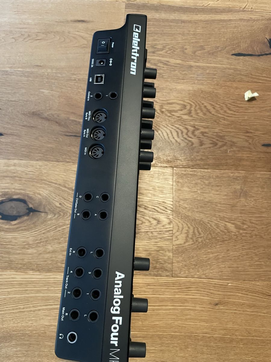 Elektron Strumenti musicali: Elektron Analog Four MKII – Nuovo (secondo la descrizione) da Mühlau venduto da sve_56c8 3