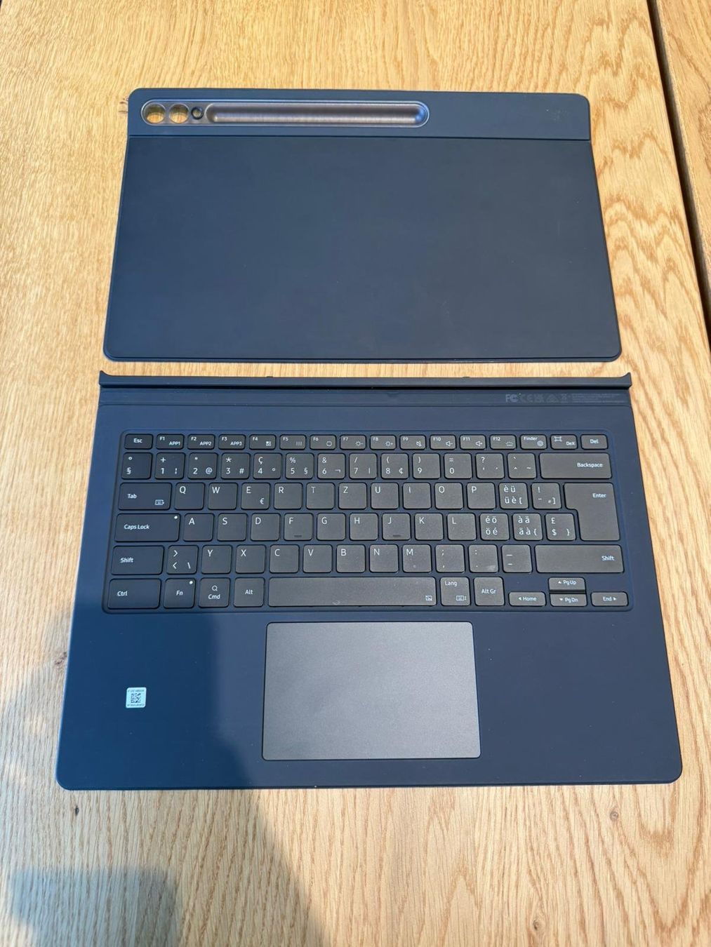 Samsung Tastaturen: Samsung Book Cover Keyboard Tab S9 Ultra CH Layout – Gebraucht aus Emmenbrücke von natelo 2