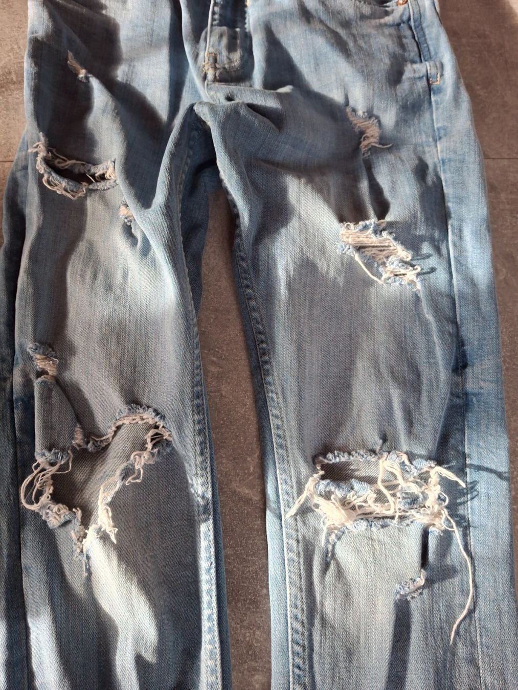 Pull&Bear Jeans: Pantalon jeans avec trous taille 46 - S marque Pull & Bear – Usato da Villiers venduto da san_jn5w 2