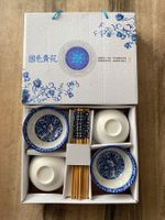 Asiatisches Geschirr-Set, 4 Schalen & Stäbli, Neuwertig