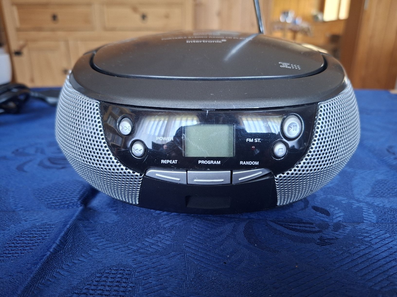 Radios: Intertronic CD Radio tragbar – D'occasion à Marbach LU par antanarivo 1