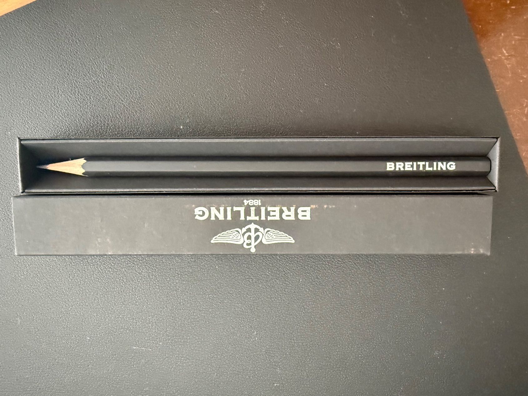 Crayons, crayons de couleur & craies: Breitling Bleistift mit Box neuwertig 1884 – Neuf avec emballage d'origine à Bettlach par val_95hq