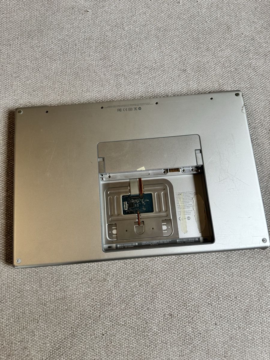 Apple Portables: Altes kaputtes Aplle Macbook – Défectueux à Zürich par MHW23 3