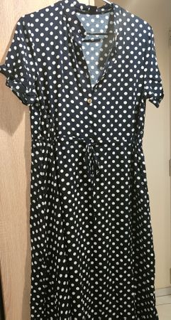 Robe noire à pois blancs  ( Viscose )
