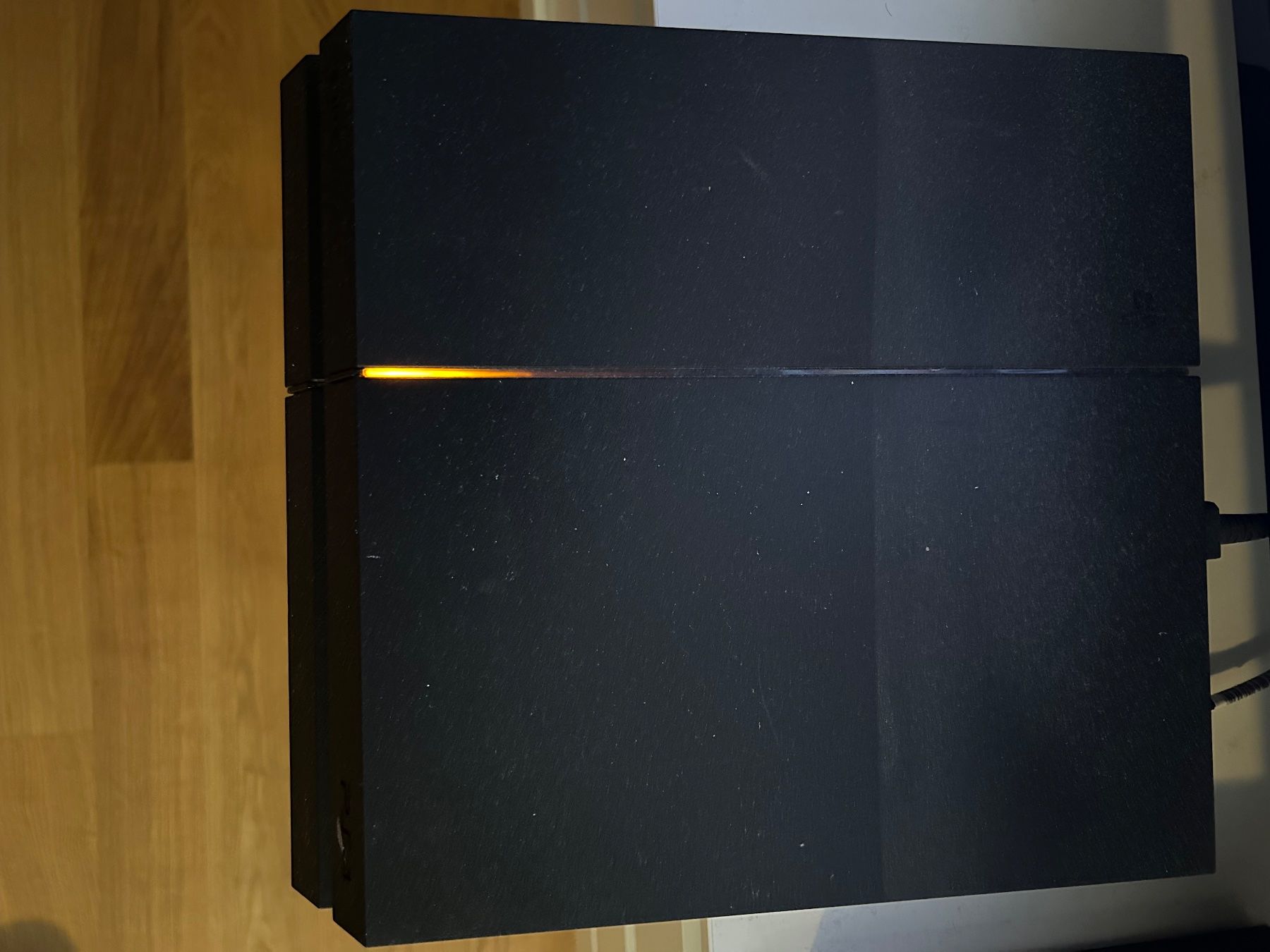 Sony Consoles: PS 4 zu verkaufen, mit einem Controller. – D'occasion à Alchenstorf par Chauti