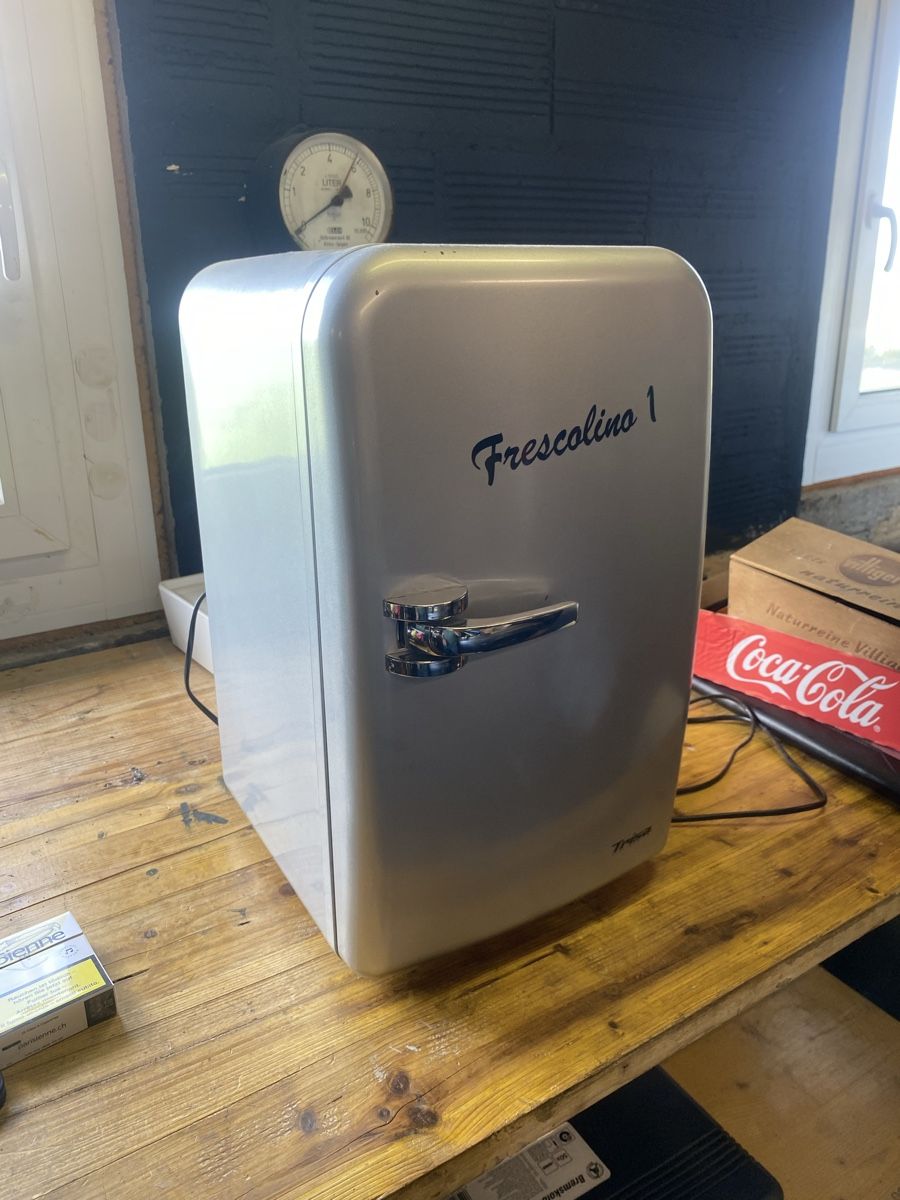 Frigoriferi: Kühlschrank mini 220volt – Usato da Richterswil venduto da marco715