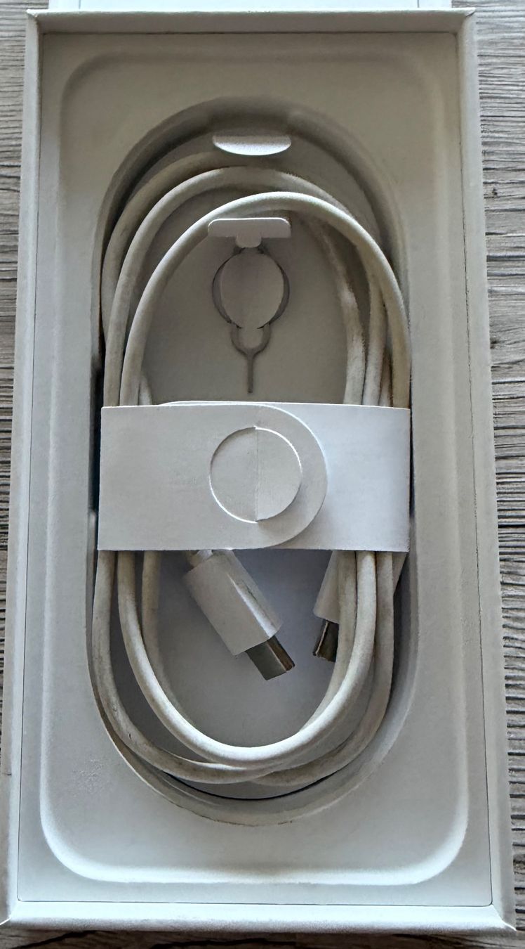 Apple Telefoni cellulari / Smartphones: iPhone 16e – Usato da Rupperswil venduto da mini_neostream 4