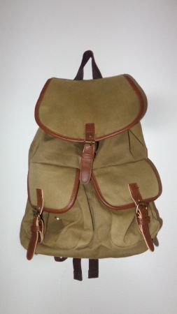Neuwertiger olivgrüner Rucksack aus Segeltuch