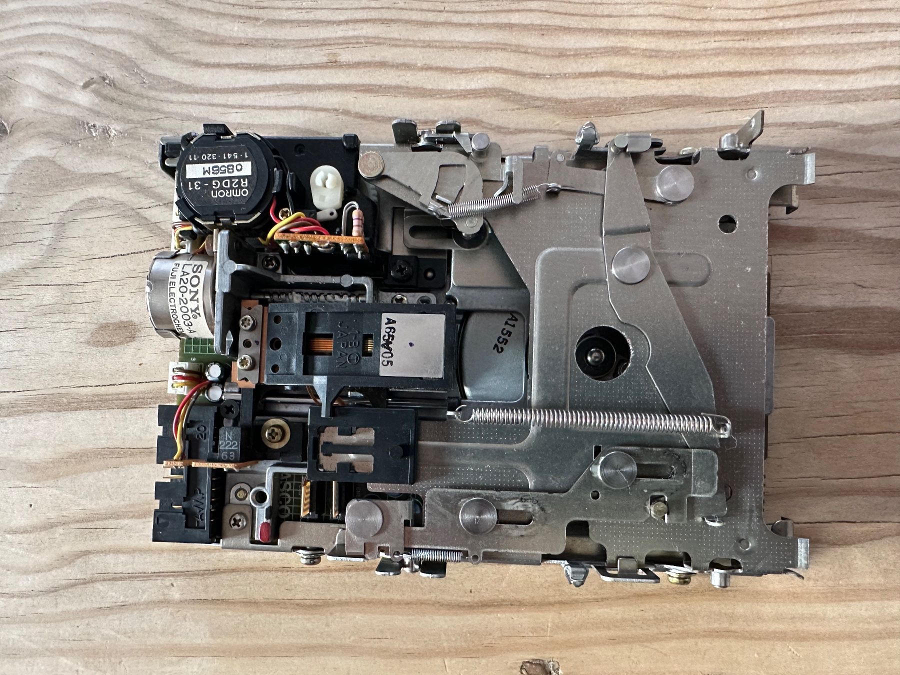 Componenti elettronici: Macintosh Floppy Drive 800k, cleaned, lubricated, tested! – Usato da Lugano venduto da Mat_0_taM