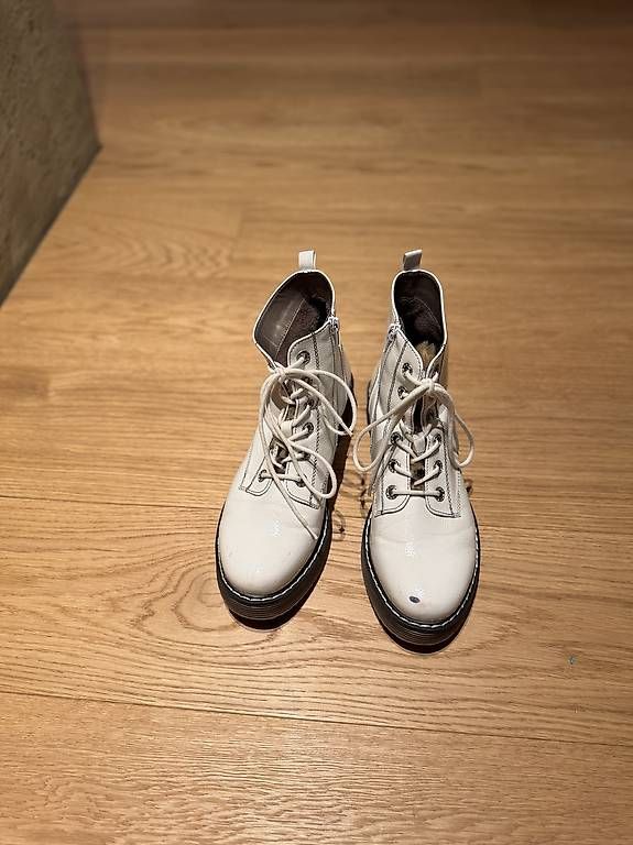 Damenschuhe: Damen Winterschuhe Bugatti Weiss – Gebraucht aus Appenzell von kim_rw28 1