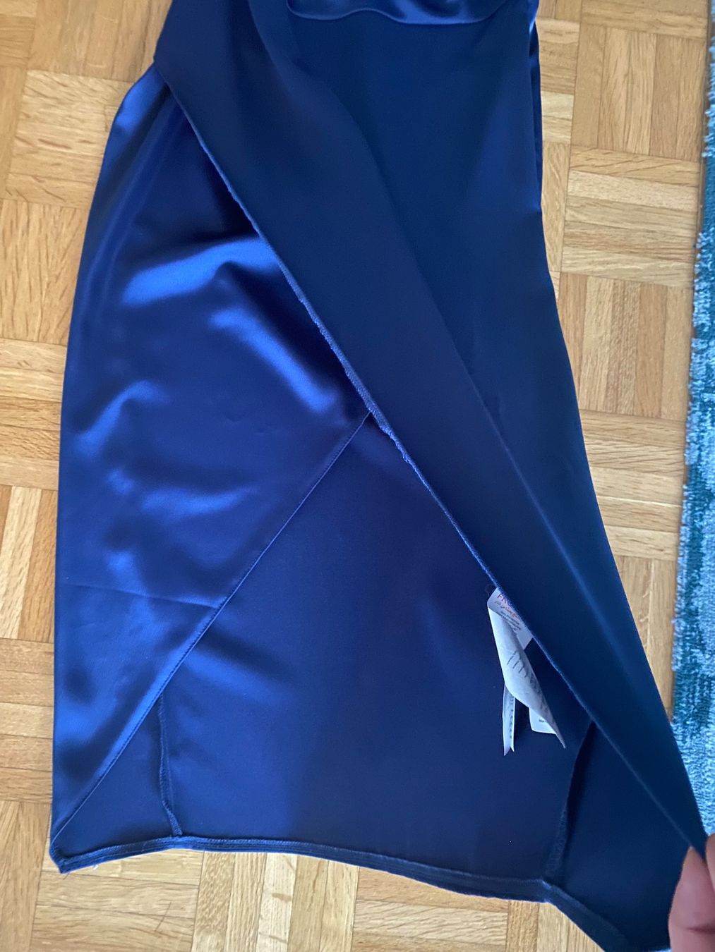 Robes: Cocktail Abendkleid Satin Gr S/M – Neuf (Voir description) à Zug par estarthyme 1