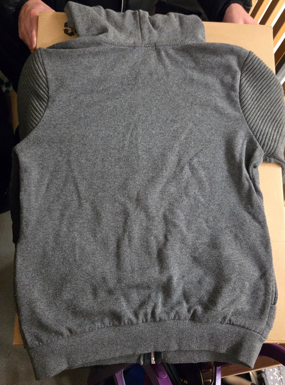 Maglioni & Felpe: Hoodie S-M – Usato da Zug venduto da opo_cy5d 4