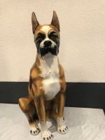 Grande figurine Chien Boxer en porcelaine.