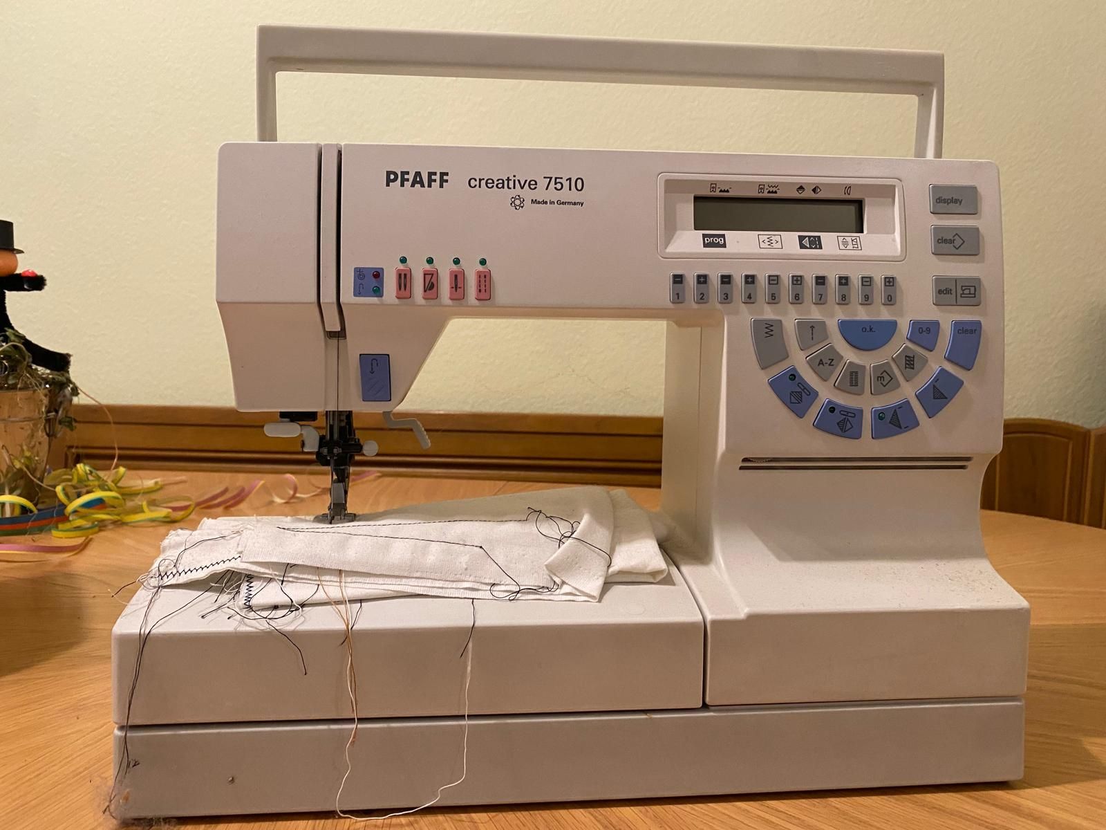 Pfaff Nähmaschinen: Pfaff Creative 7510 - Top Nähmaschine, sofort startklar! – Gebraucht aus Arth von Africa44