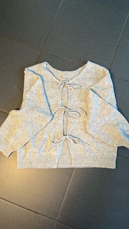 Damen Strickjacke grau mit Bindeband wie neu