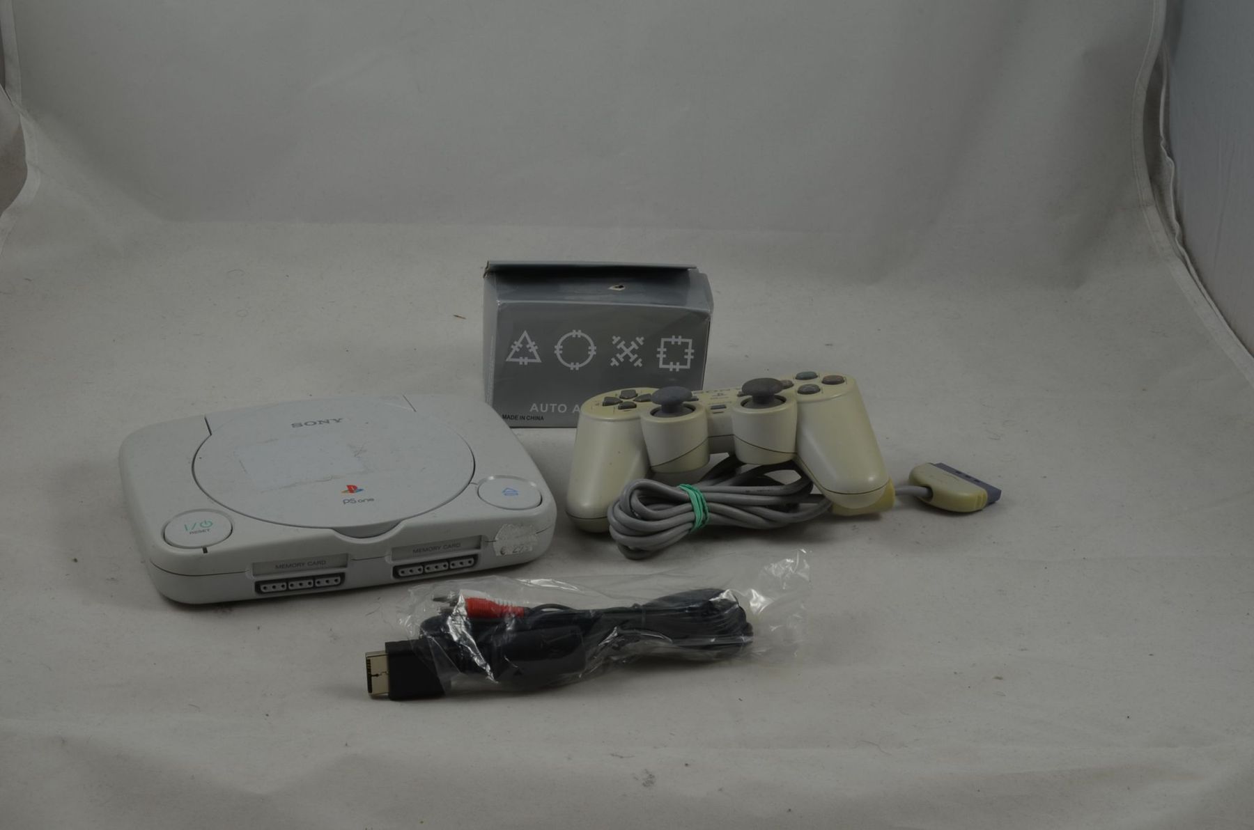 Console: Sony psone Konsole mit Controller – Usato da Buchs AG venduto da SellAndBuyX