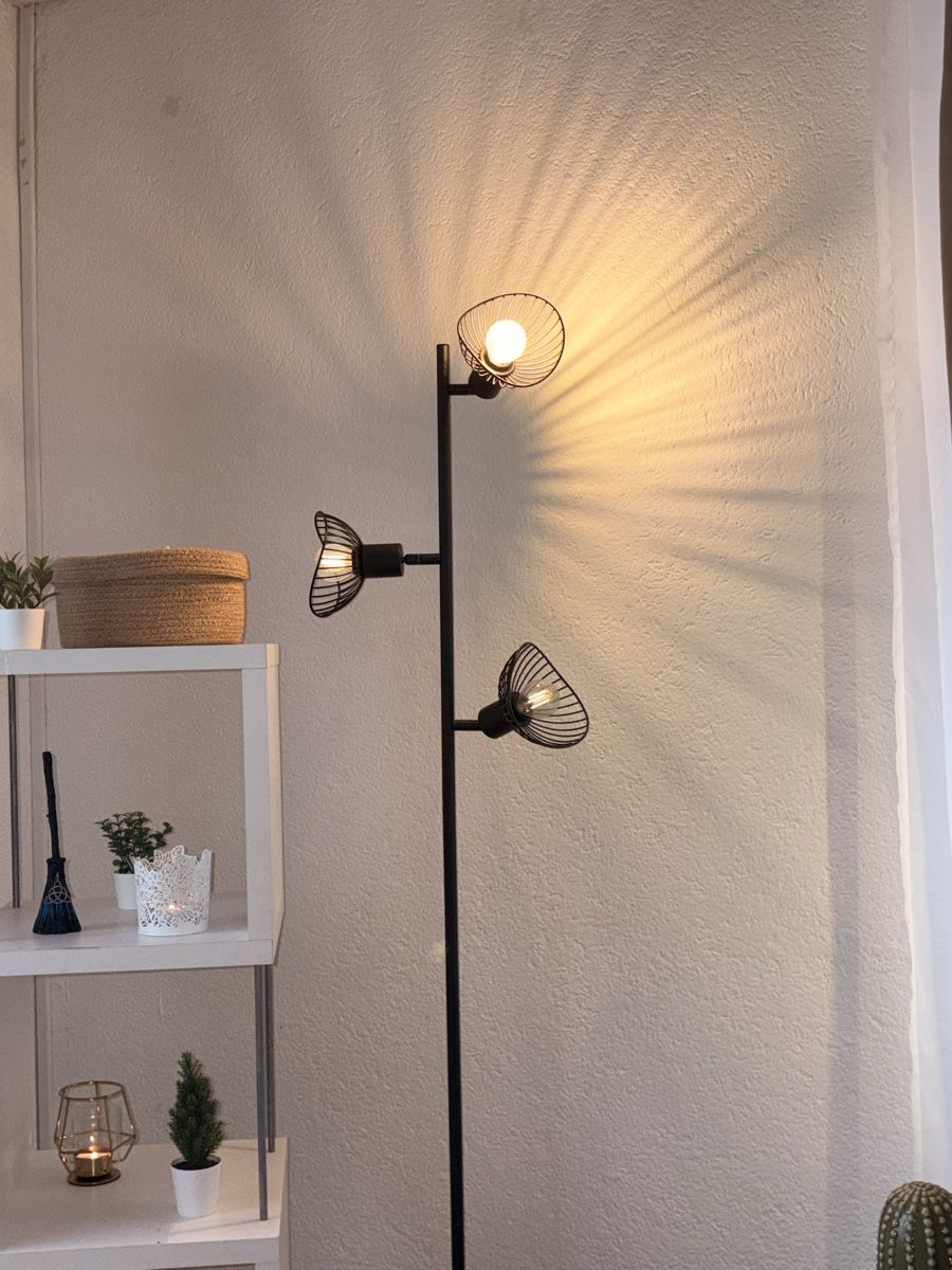 Livique Lampen: Steh Lampe/Livique Schwarz – Neu (gemäss Beschreibung) aus Matzingen von nza_t76w 1