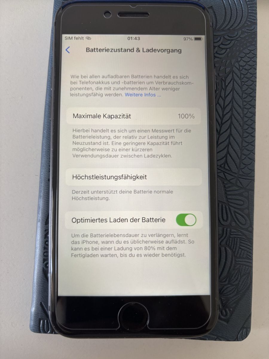 Apple Portables: Iphone 8 - 64GB Schwarz 100% Batterie – D'occasion à Zürich par tom_b759 2