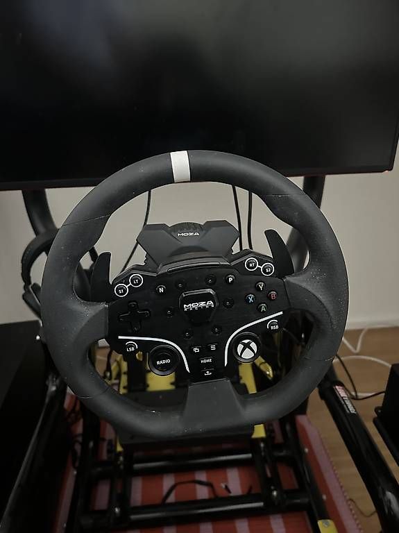 Moza Racing Controller: MOZA R3 Racing Wheel Bundle (Xbox & PC) 3 Pedale – Usato da Rüti ZH venduto da no4K