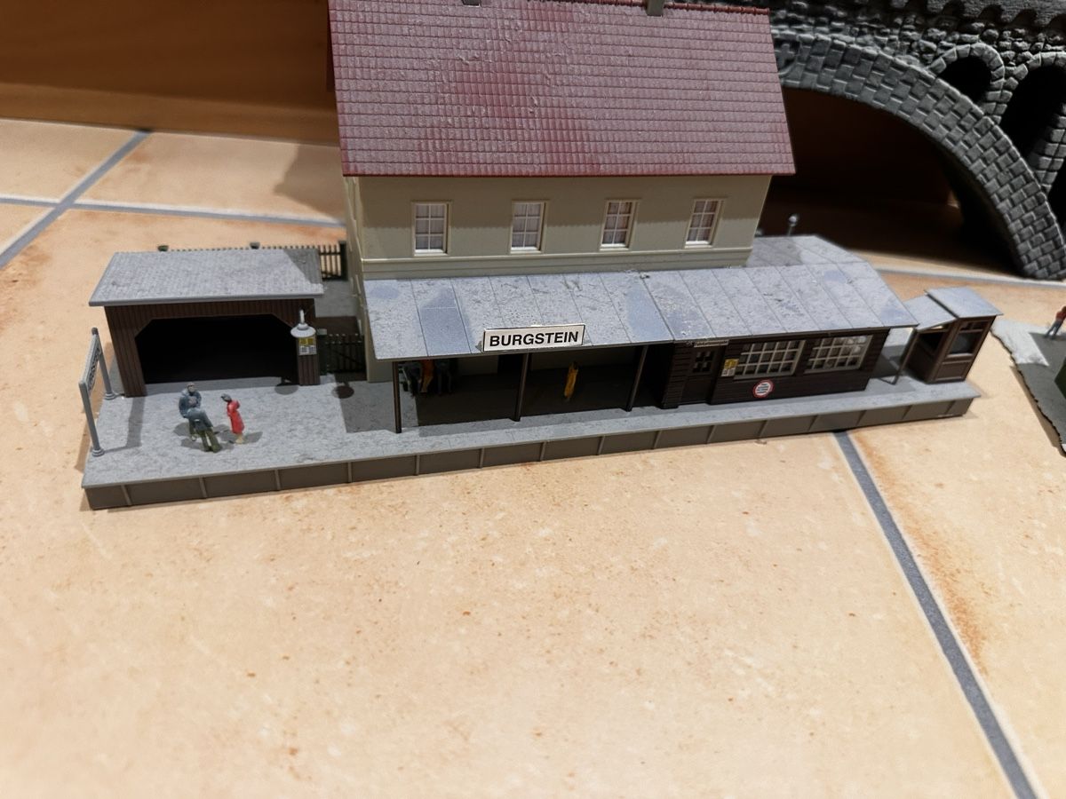 Modellini di ferrovie: Sehr schöne H0 Häuser, Kirche usw. ab 19.- – Usato da Sennwald venduto da HARO-Import 2