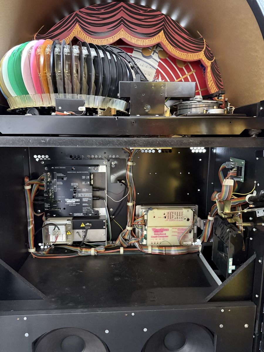 Wurlitzer Musiktruhen: Wurlitzer Jukebox One More Time Vinyl Bubbler – Defekt aus Brüttisellen von MaWa26 3
