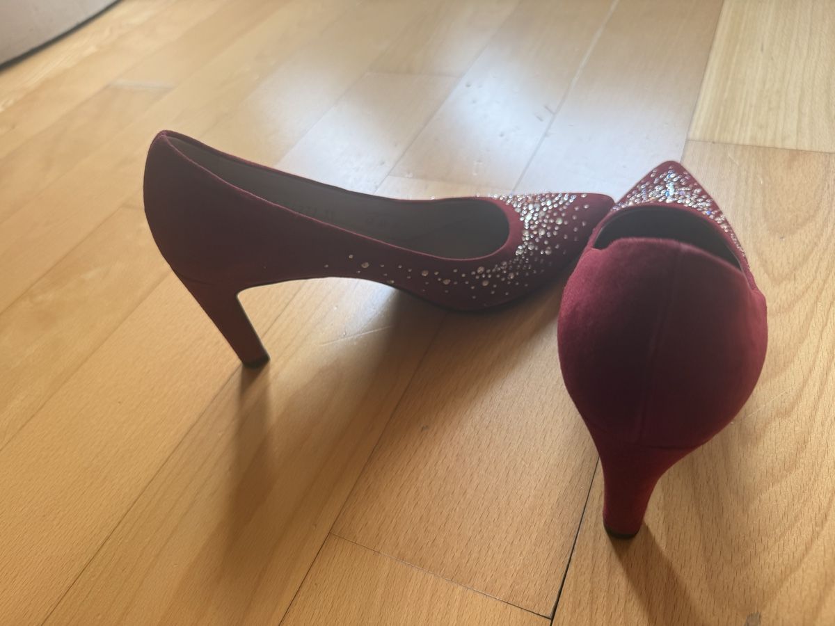 Chaussures femmes: Damenschuhe rot mit Schmucksteinen Grösse 37 – Neuf (Voir description) à Kilchberg ZH par ana_z2sb 7