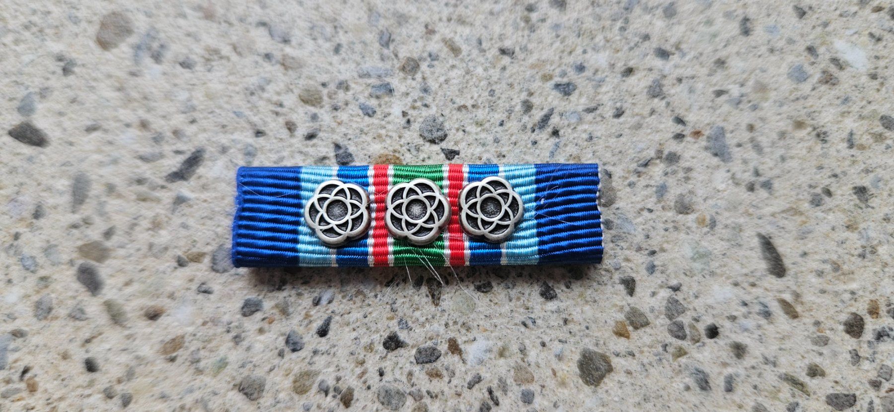 Schweizer Armee Placchette & Badge: *** Namibia Ribbon 3 x Silber  *** – Nuovo e nell'imballaggio originale da Riedholz venduto da fr_sIruP