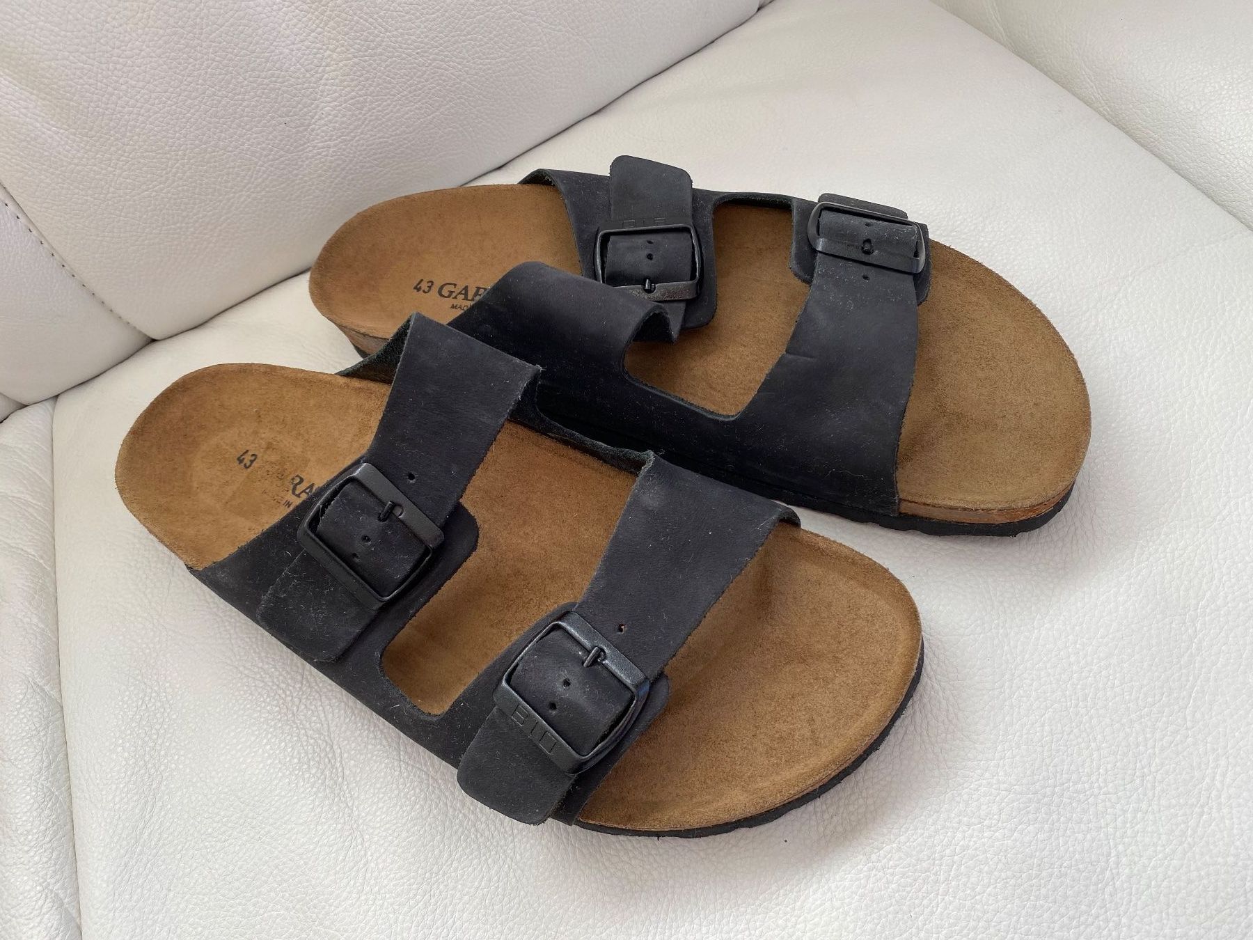 Herrenschuhe: Herren-Pantolette schwarz Leder Grösse 43 – Gebraucht aus Appenzell Meistersrüte von zongabolla 1