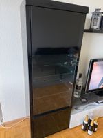 Vitrine mit Glastür und Beleuchtung