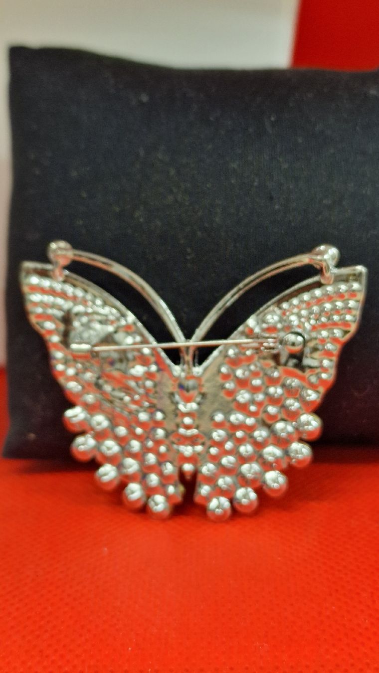 Broschen & Nadeln: Brosche Schmetterling mit Steinen Silber Farbe – Neu (gemäss Beschreibung) aus Herisau von Antiques.AR 1