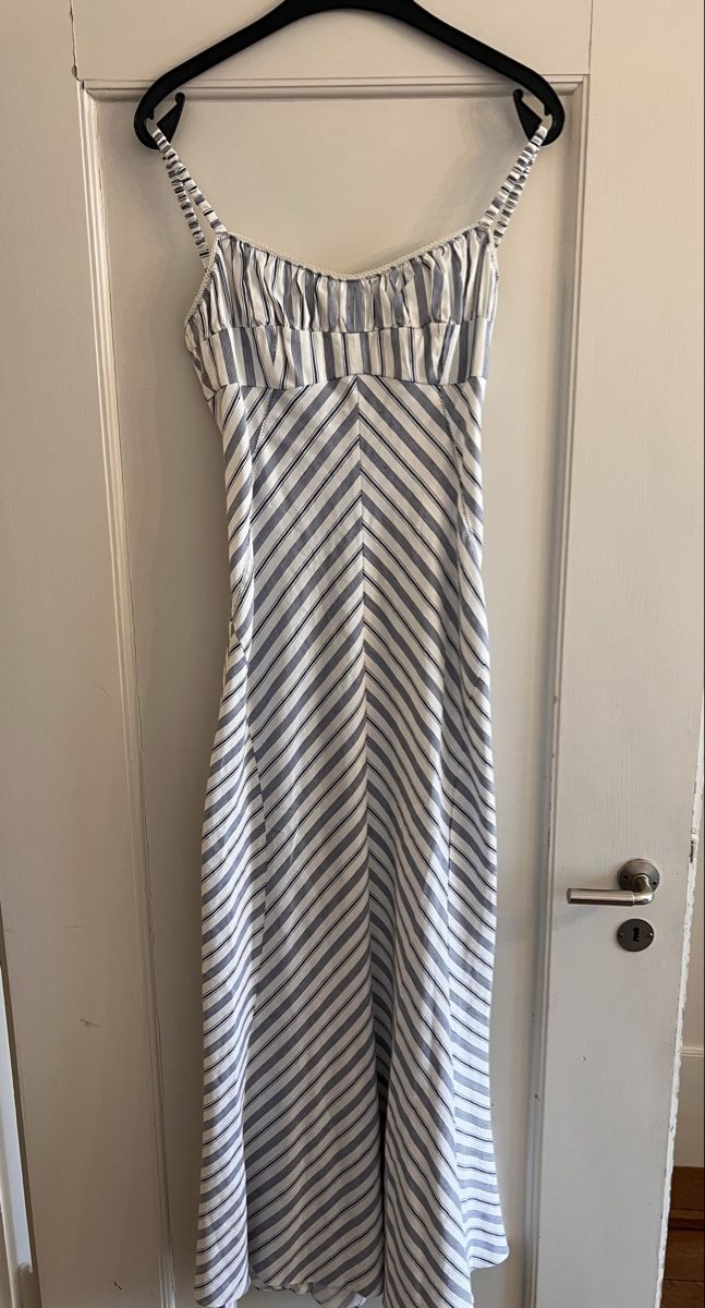 Sandro Vestiti: SANDRO Kleid ungetragen Gr. 36 – Nuovo (secondo la descrizione) da Zürich venduto da car_x52z