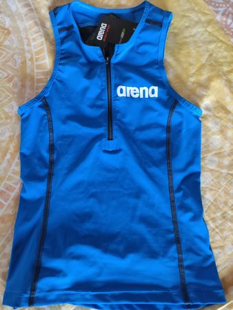 Arena Gr. S, sehr schönes TriTop NP CHF 100