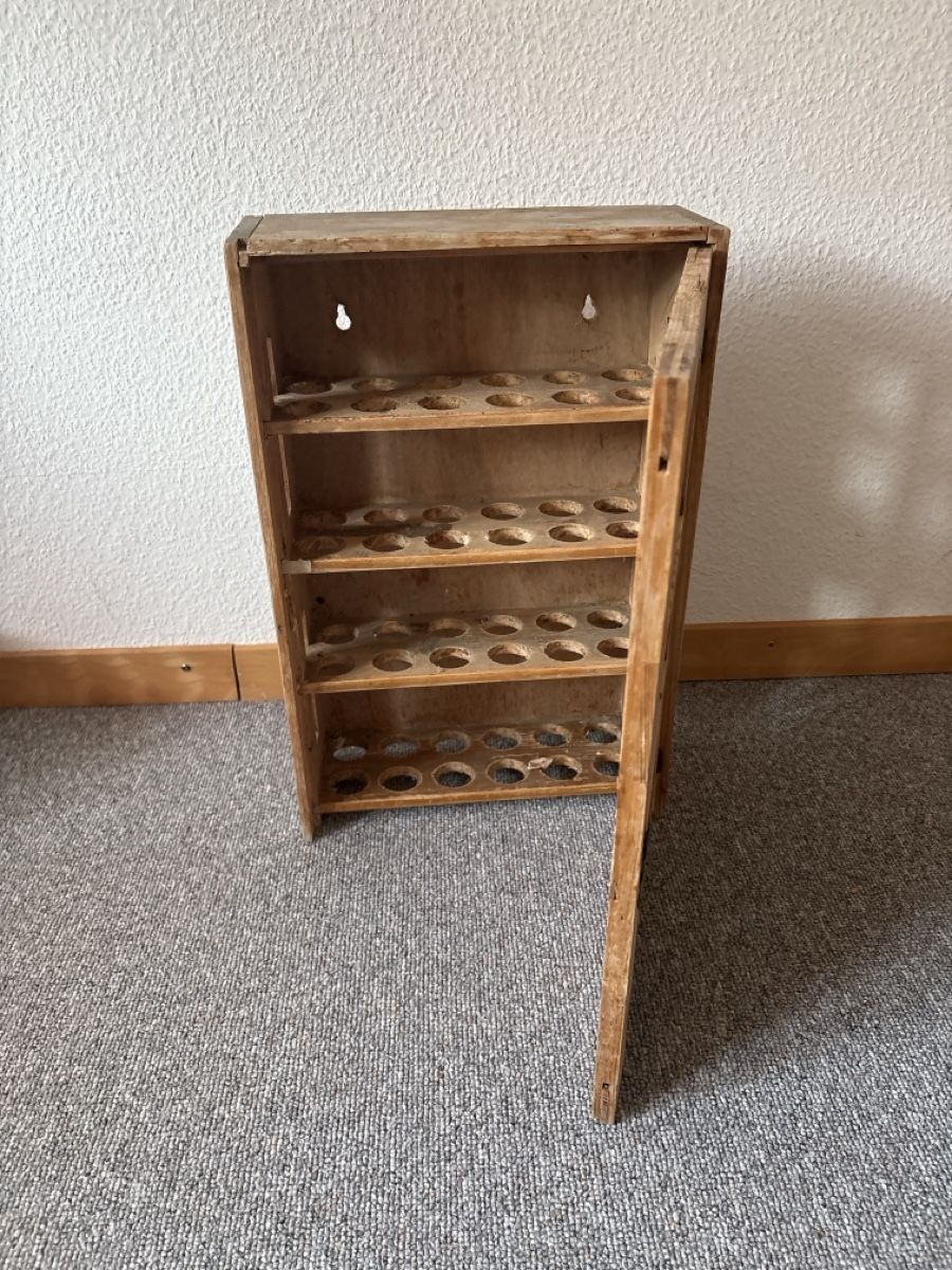 Kommoden: Holzschrank mit Keramikfliese und Eierfächern 50cm – Defekt aus Zürich von Fuxion 1