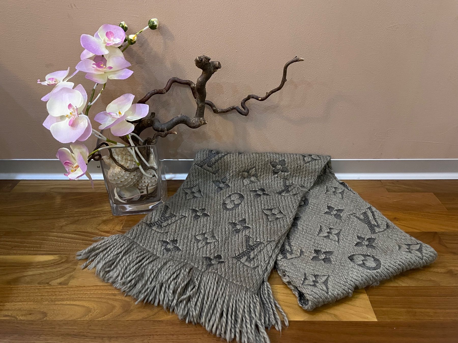 Louis Vuitton Foulard & Sciarpe: Louis Vuitton Schal Logomania – Usato da Hittnau venduto da LuxAndMore