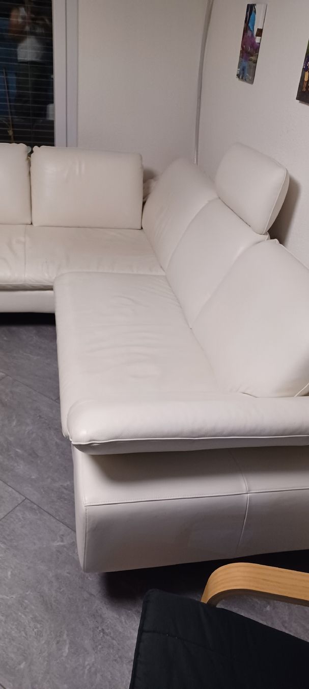 Divani: Ecksofa W.Schillig weiss Leder, 255x185cm, mit Hocker – Usato da Dürrenäsch venduto da Uliu 2
