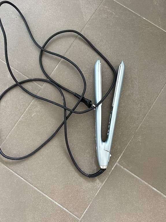 Lockenstäbe & Haarglätter: BaByliss Haar Glätteisen – Gebraucht aus Schindellegi von wae_fhj7