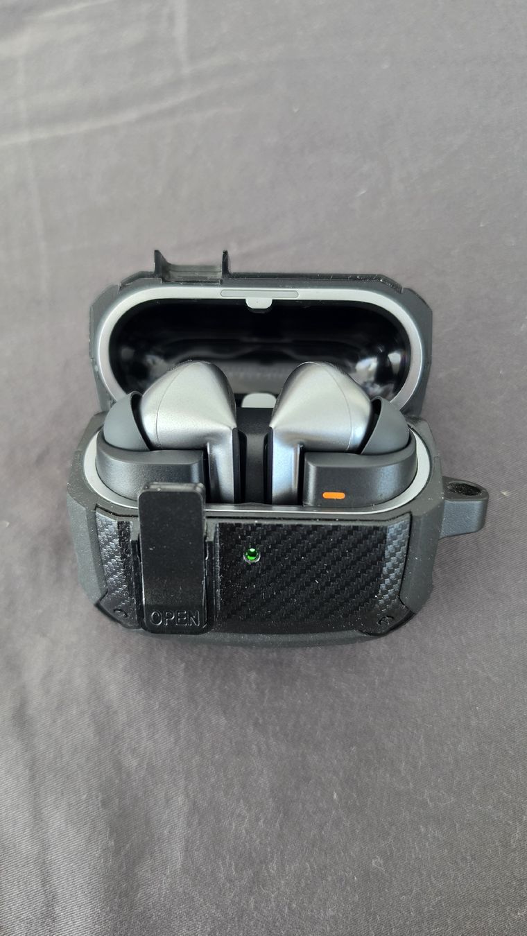 Samsung Kopfhörer: Samsung Galaxy Buds 3 Pro with Case and protector case – Gebraucht aus Bassersdorf von LiveLove 3
