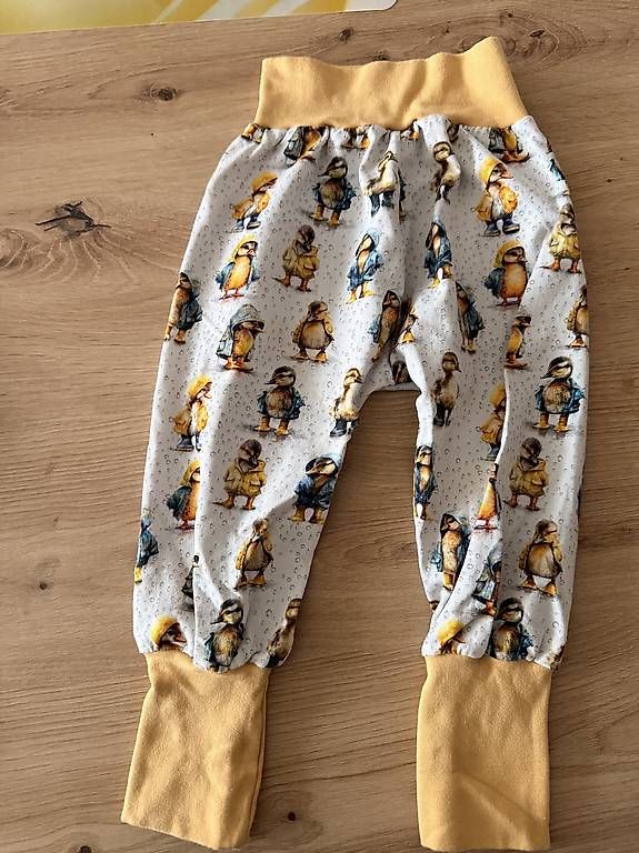 Pantaloni: Pumphose mit Enten Grösse 74-92 – Usato da Stettfurt venduto da Annili87